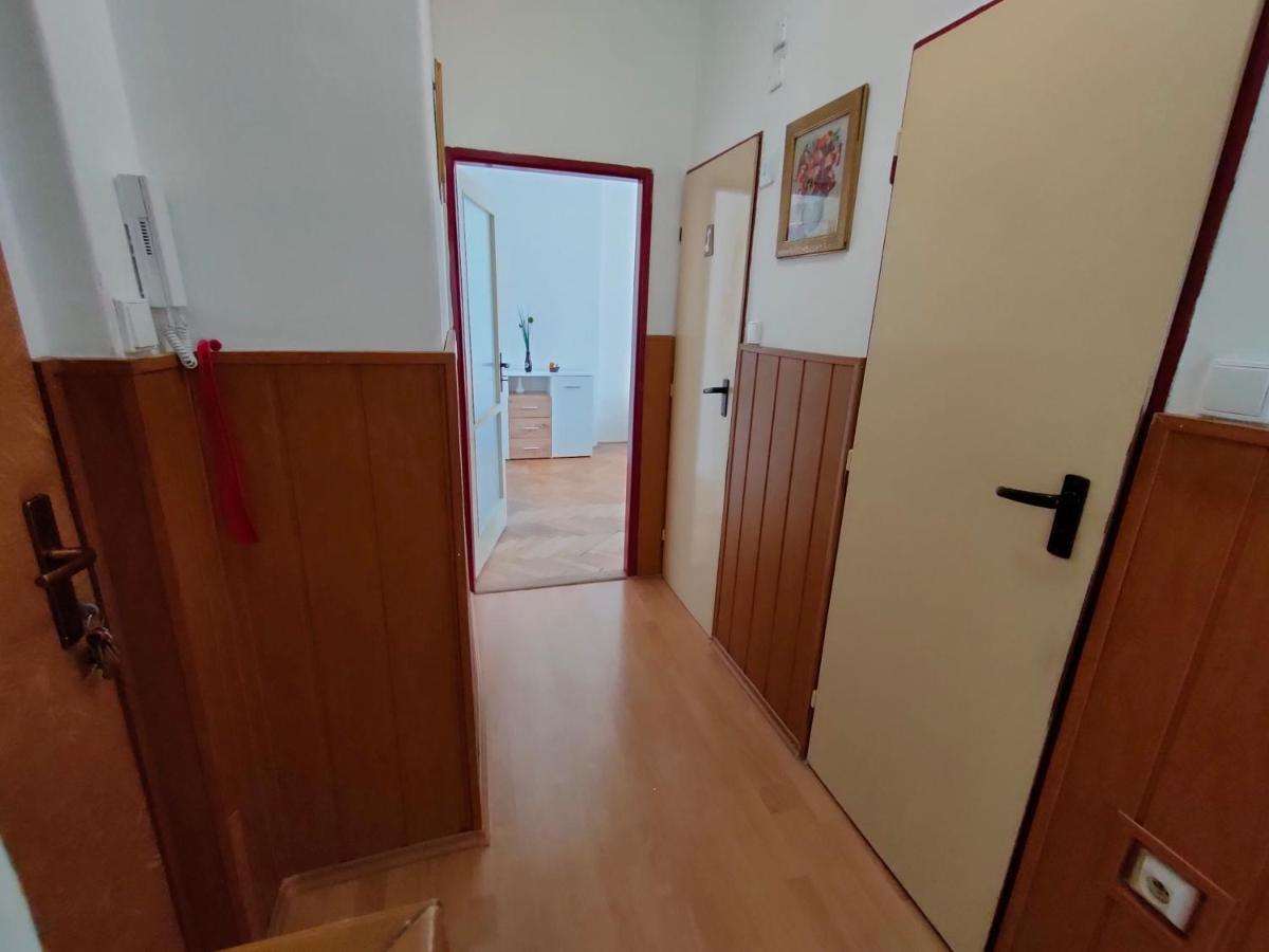 2-iz. V Tichej Lokalite S Bezplatnym Parkovanim 公寓